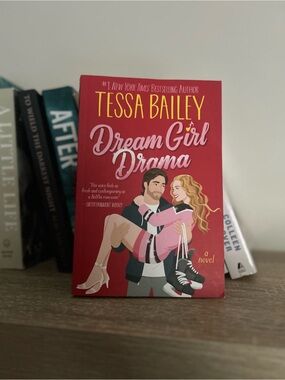 Tessa Bailey "Dream Girl Drama" - Pink Paperback Novel